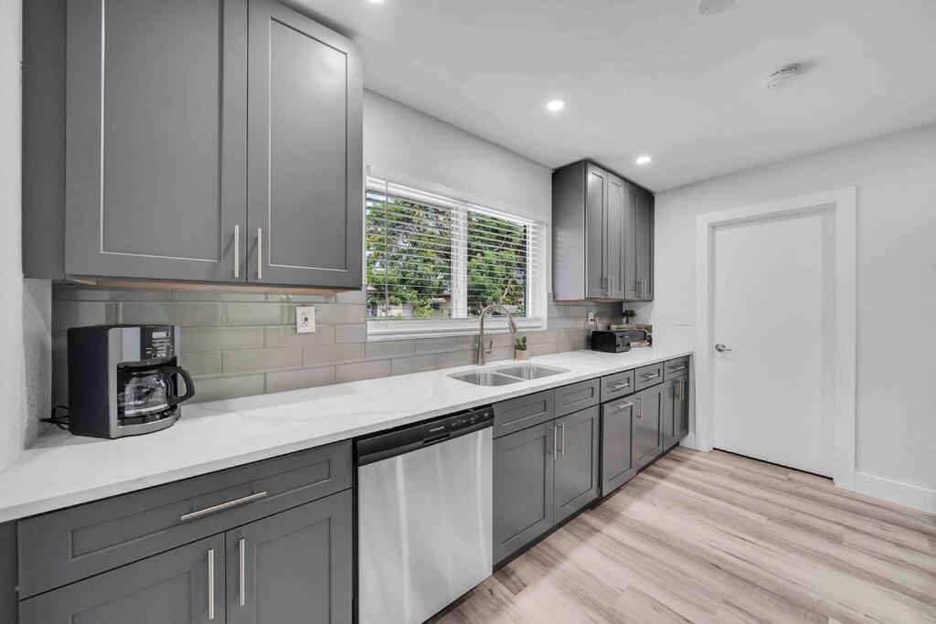 Sweet Escape 5 Br/2Ba Min From Airport And Beach フォート・ローダーデール エクステリア 写真